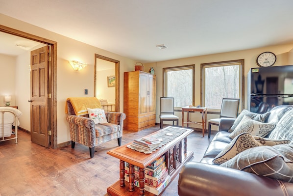TV, fireplace, books - Finger Lakes Retreat: Cohocton Cabin on 25 Acres! (Cohocton)