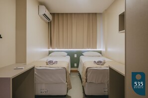 3 habitaciones, tabla de planchar con plancha, internet y ropa de cama 
