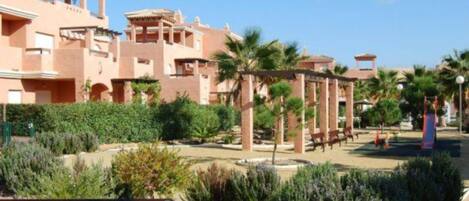 المنطقة المحيطة بالمنشأة