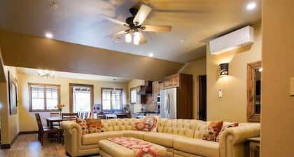 Charming 2-bedroom hotel suite with WiFi, AC in serene West Glacier