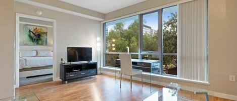 40–tuumainen LCD-televisio, jossa kaapelikanavat