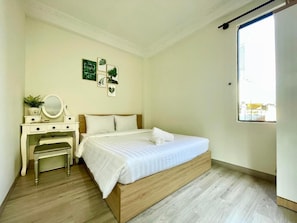 Chambre Deluxe double, vue sur la ville | Bureau, rideaux d’obscurcissement, système d’insonorisation