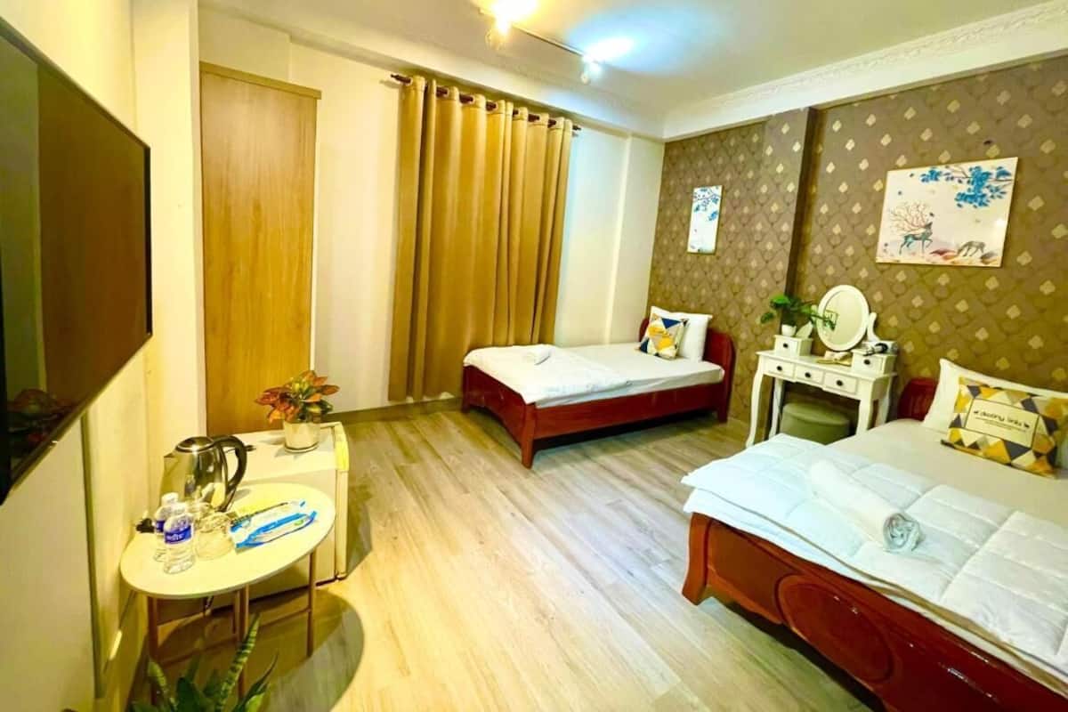 Deluxe Double or Twin Room, City View | Desk, blackout curtains, soundproofing, iron/ironing board (on request)