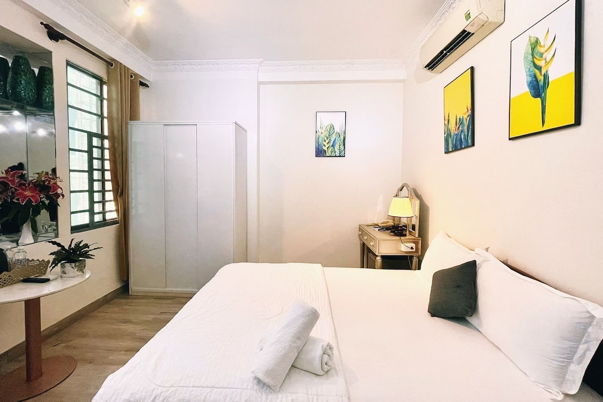 Deluxe Double Room, City View | Desk, blackout curtains, soundproofing, iron/ironing board (on request)