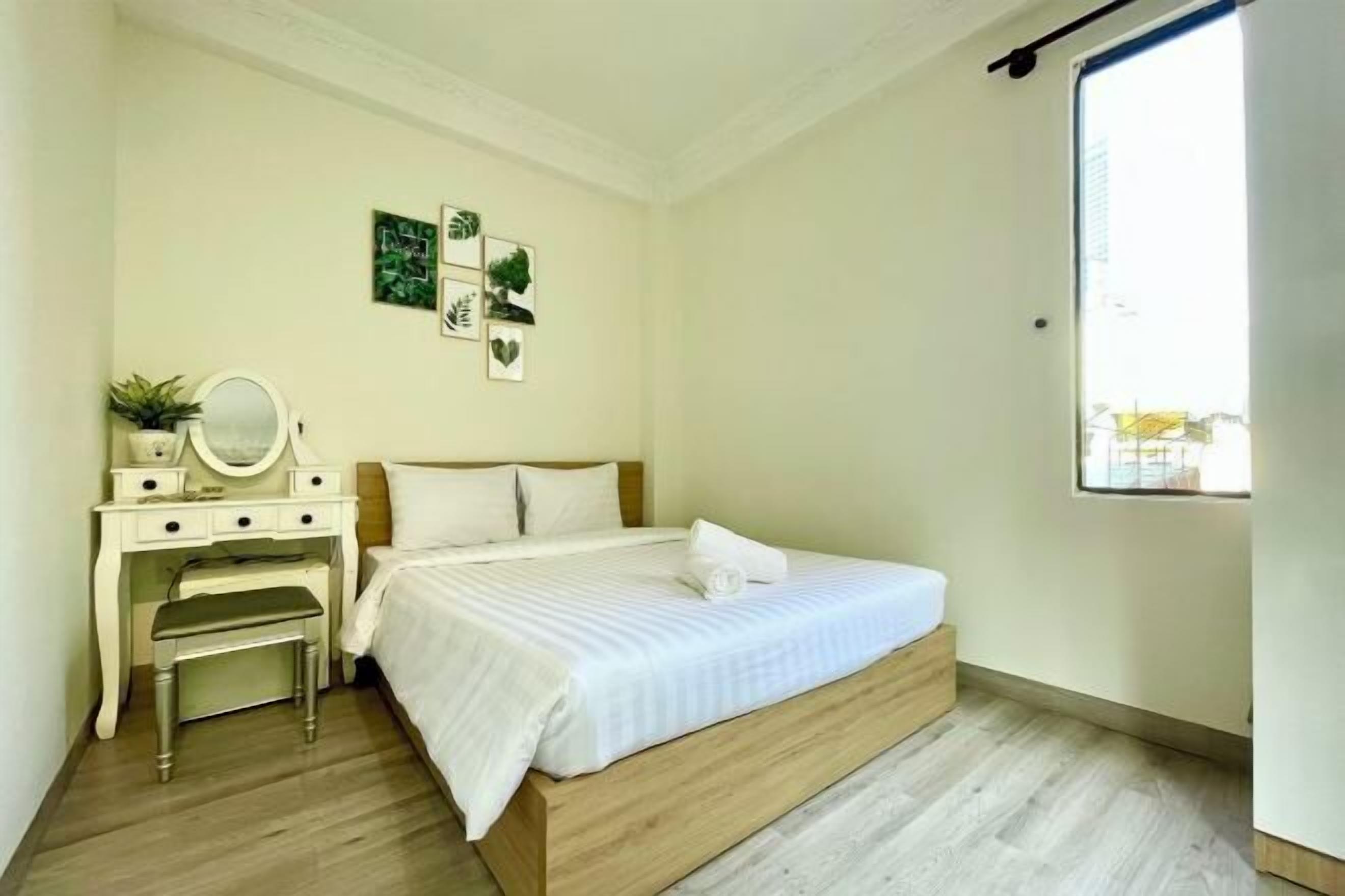 Bureau, rideaux occultants, chambres insonorisées