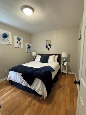 3 Schlafzimmer, Schreibtisch, Bügeleisen/Bügelbrett, WLAN