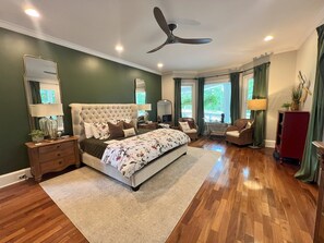 豪華雙人房, 1 張特大雙人床, 非吸煙房, 部分湖景 | 熨斗/熨衣板、免費無線上網