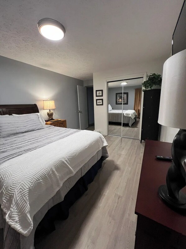 2 habitaciones, escritorio, tabla de planchar con plancha y wifi 