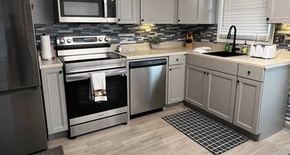 River Living - One Story - 2 bd/2ba - On the River - 2Blks to Main St - VIEWS