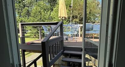 River Living - One Story - 2 bd/2ba - On the River - 2Blks to Main St - VIEWS