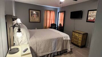 2 bedrooms, desk, iron/ironing board, WiFi