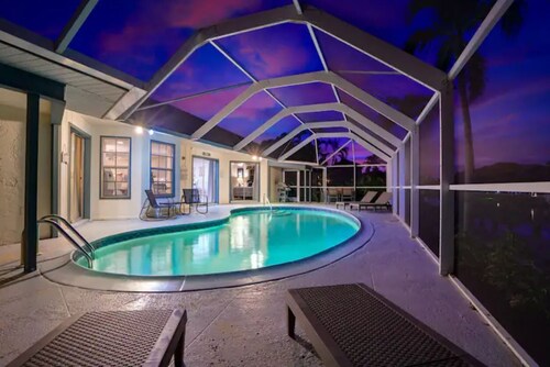 New! Waterfront Oasis+ HeatedPool+5mins2Beach+Bikes