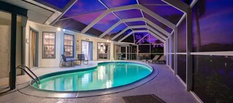 New! Waterfront Oasis+ HeatedPool+5mins2Beach+Bikes