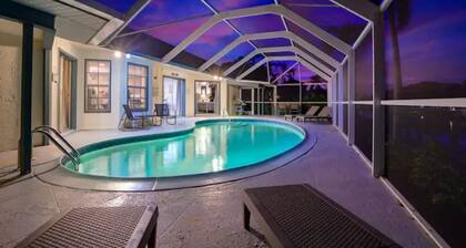 New! Waterfront Oasis+ HeatedPool+5mins2Beach+Bikes