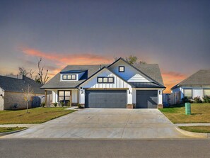 Exterior - Beautiful 4 Bedroom Home in Owasso! (Owasso)