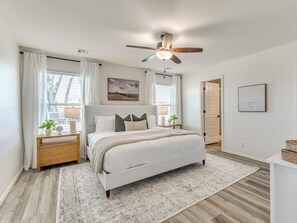 4 bedrooms, iron/ironing board, free WiFi, bed sheets - Beautiful 4 Bedroom Home in Owasso! (Owasso)