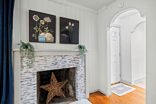 Cozy 2 Bedroom at Orvilla Park