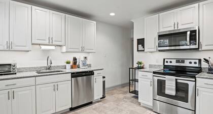 Cozy 2 Bedroom at Orvilla Park