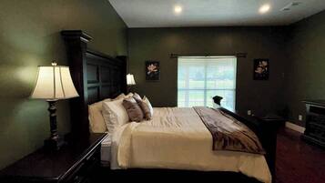 6 bedrooms, iron/ironing board, WiFi, bed sheets