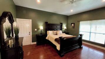 6 bedrooms, iron/ironing board, WiFi, bed sheets