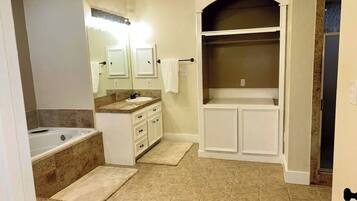 Shower, jetted tub, hair dryer, towels