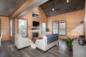 TV connectée, cheminée, espaces bureaux