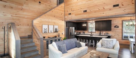 Smart TV, chimenea y oficina