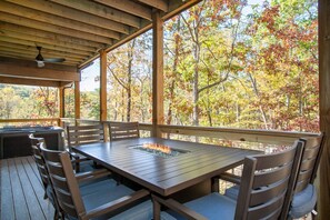 Outdoor dining - Mountain Haven: Hot Tub, Pool, Arcade,Theater Room (Sevierville)