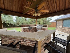 Outdoor dining - Fountain Hills Grandeur (Lubbock)