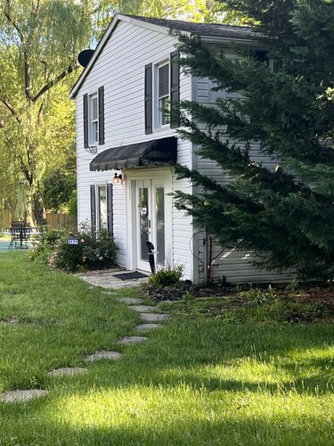 Stylish 1BR Near Tysons, Wolf Trap & Metro Access