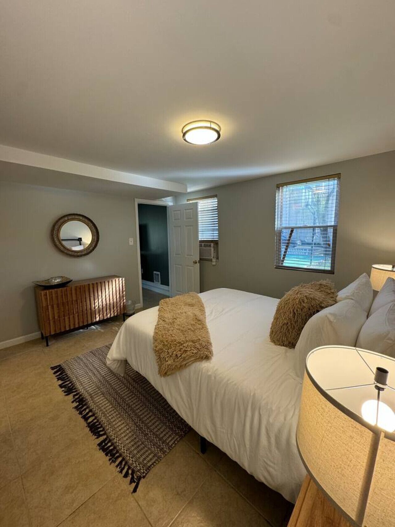 1 多间卧室、办公桌、熨斗/熨衣板、旅行婴儿床