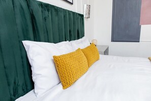 1 bedroom, WiFi, bed sheets - Thabelo Airport Lodge (Kempton Park)