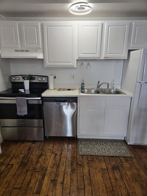 Fridge, microwave, oven, dishwasher