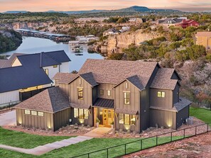Exterior - Whiskey Rock 5 bed/4.5 bath w pool/ hot tub and game garage (Strawn)