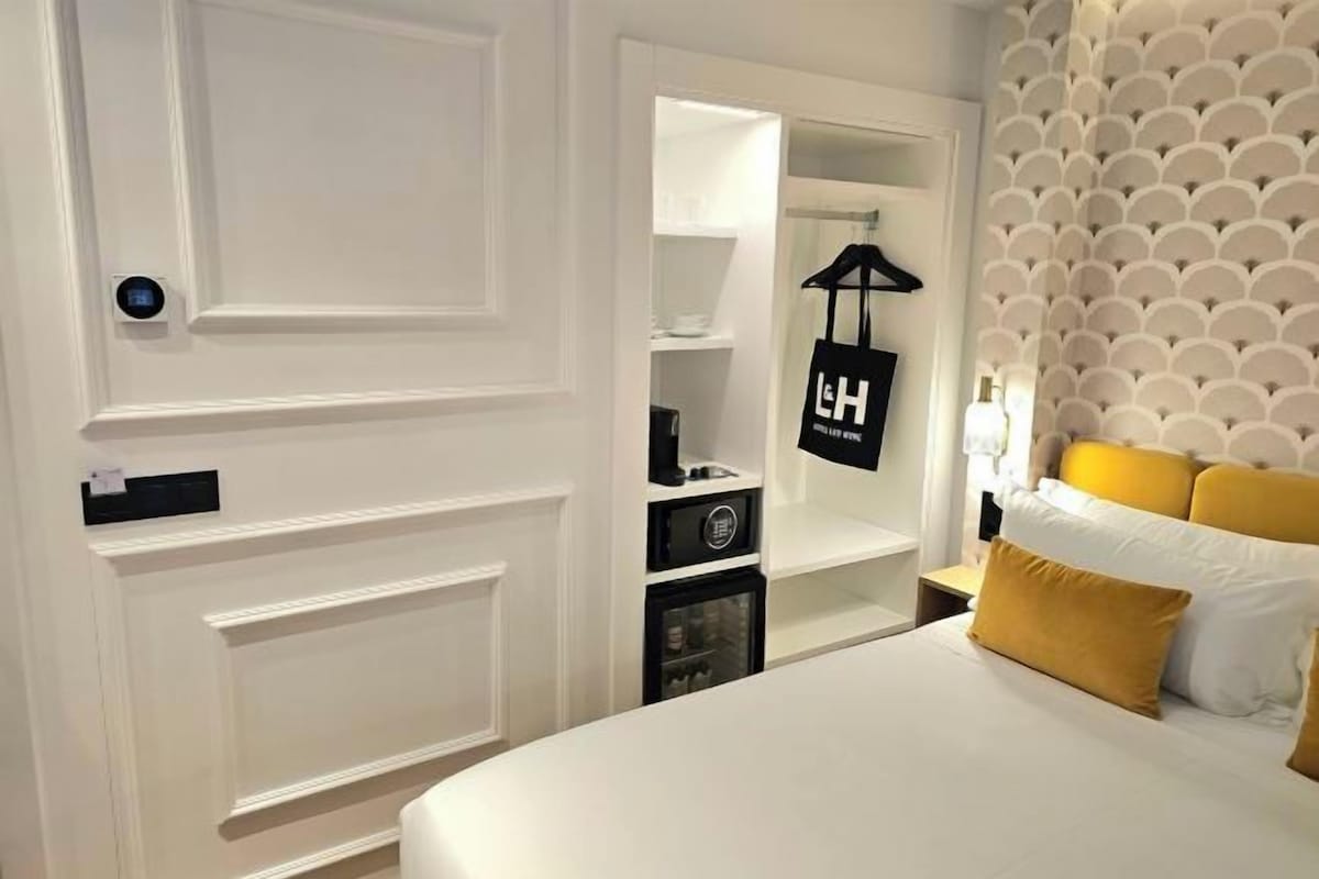 Premium bedding, down comforters, in-room safe, soundproofing