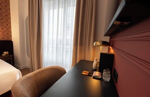 Dobbeltrom – deluxe, tilgjengelighetstilpasset | Sengetøy av topp kvalitet, dundyner og minibarvarer (inkludert)