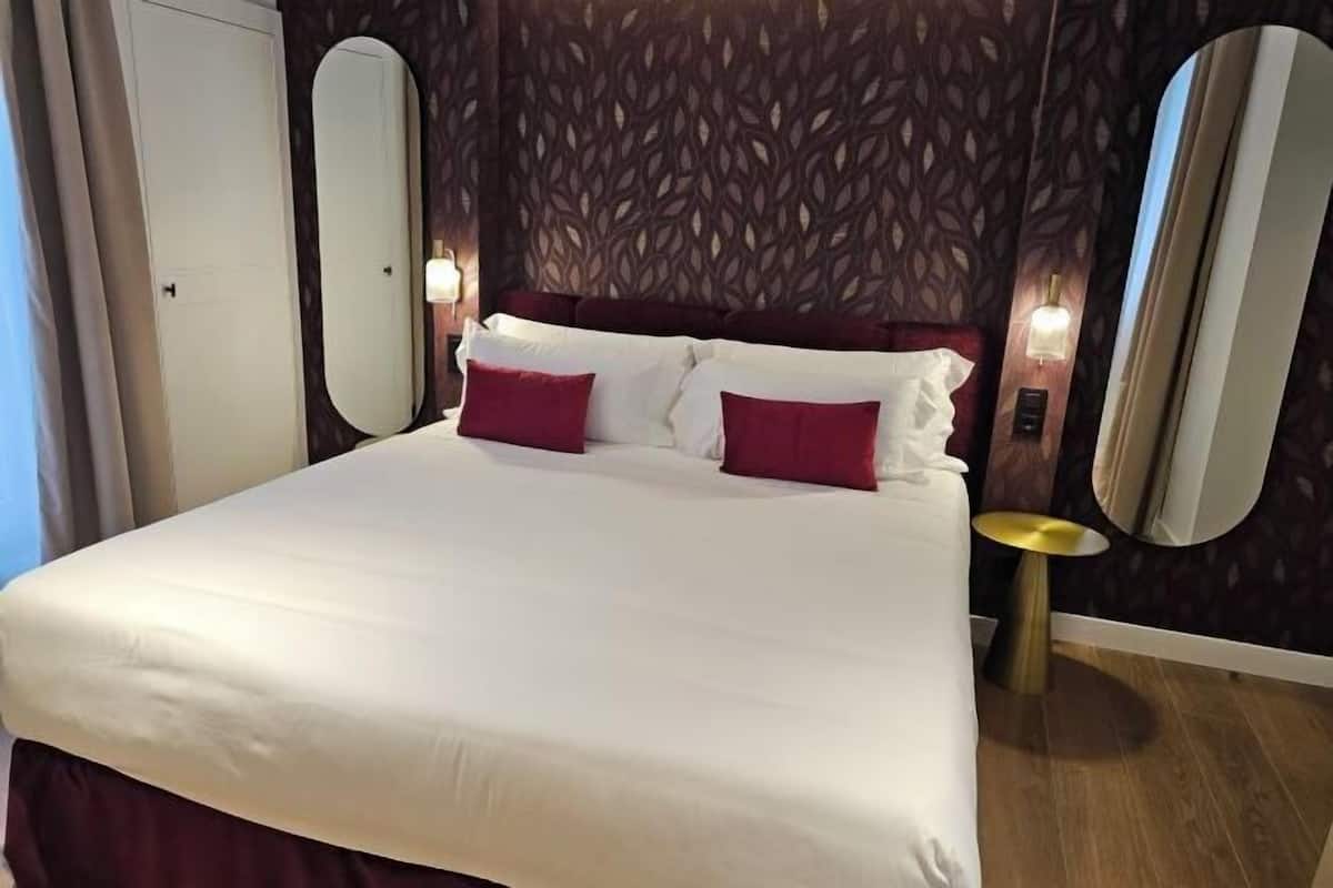 Premium bedding, down comforters, in-room safe, soundproofing
