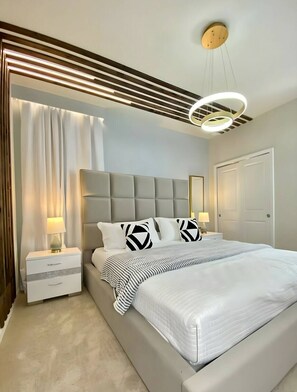 6 quartos, ferros/tábuas de passar roupa, berço de viagem, Wi-Fi