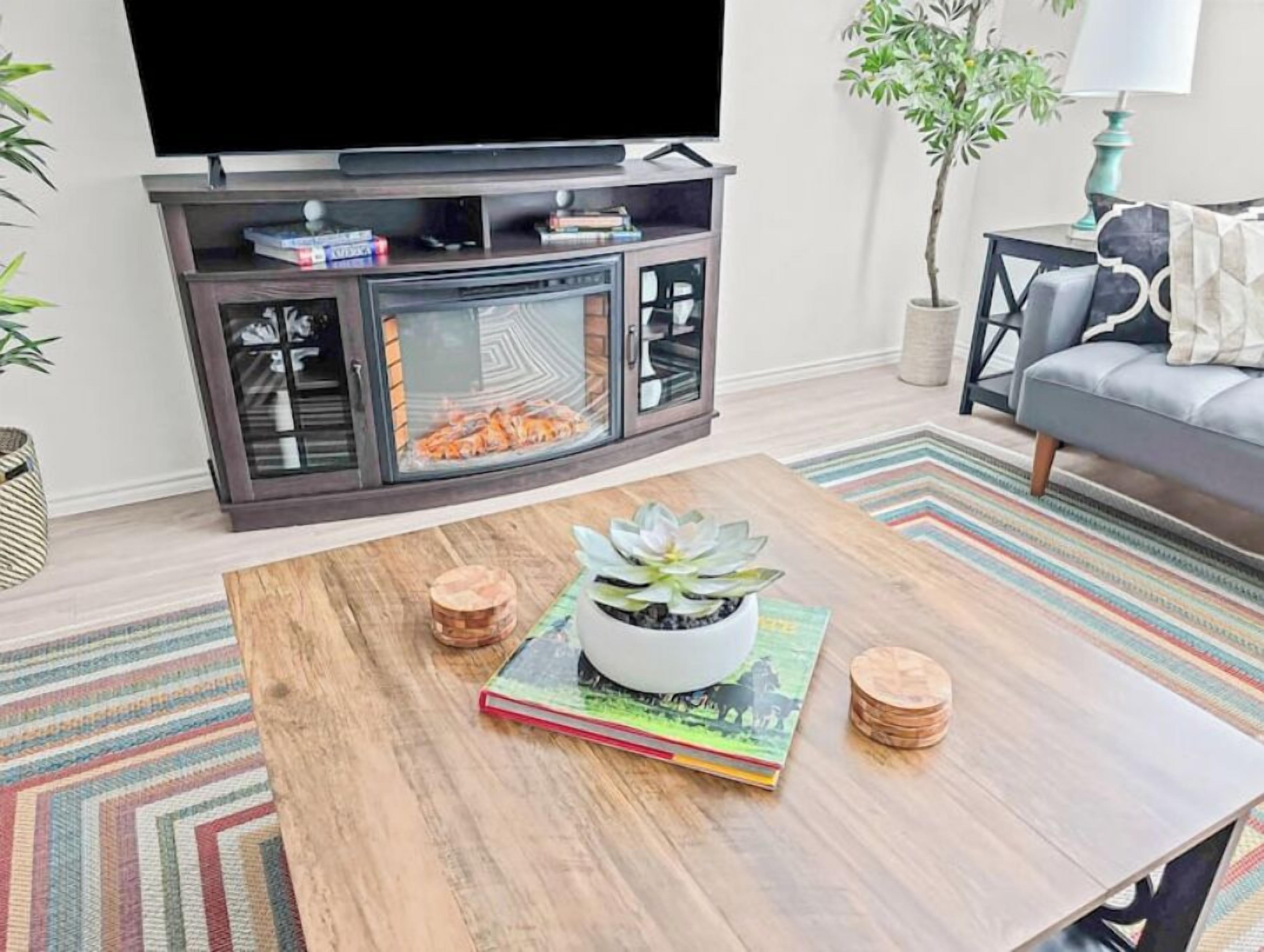 Smart TV, fireplace