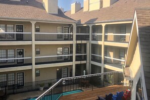 Property grounds - Cozy 1-bedroom condo with AC, fitness room, high speed WiFi in amazing Dallas (Dallas)