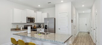 New Home near UWF & PNS Beach!