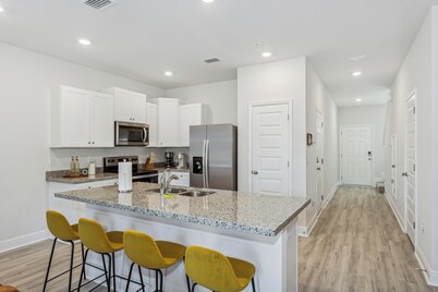 New Home near UWF & PNS Beach!