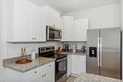 New Home near UWF & PNS Beach!