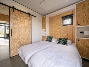 2 bedrooms, individually furnished, bed sheets - Modern Chalet by the River Maas (Kerkdriel)