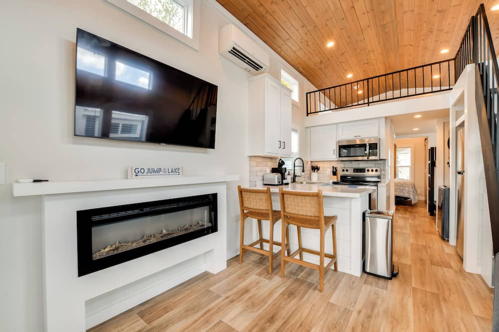 < 1 Mi to Marina: Lake Norman Home w/ Pool Access! - Sherrills Ford, NC