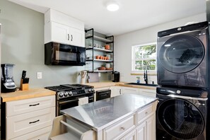 Duplex, 1 Bedroom | Private kitchen