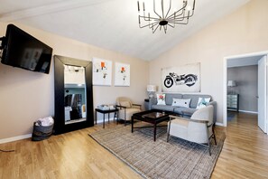 Duplex, 1 Bedroom | Living area