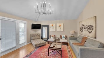 Duplex, 1 Bedroom | Living area | Smart TV