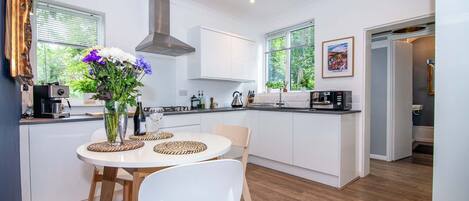 House | 2 bilik tidur, meja