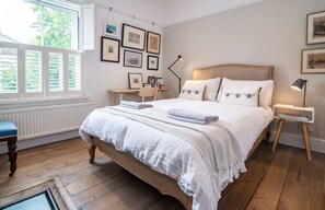 House | 2 bedrooms, desk - Host Stay Terrace on Canal (Worcester)